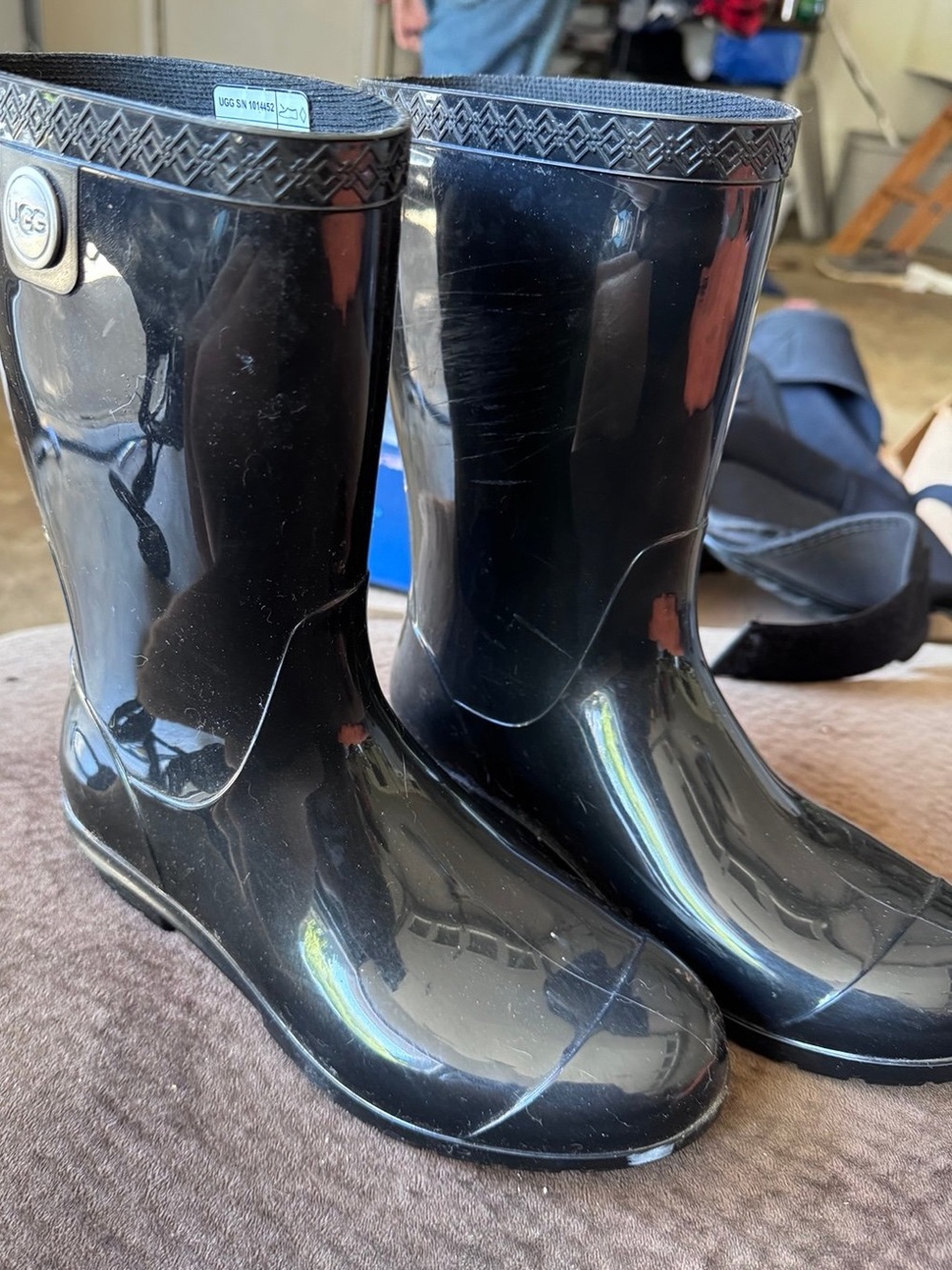 UGG womens Black Glossy Rain & Snow Boots